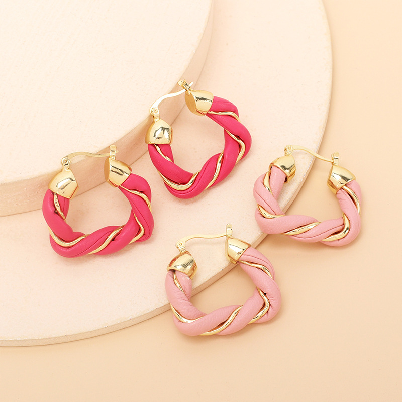 Nihaojewelry Jewelry Wholesale Candy Color Imitation Leather U-shaped Twisted Earrings display picture 4