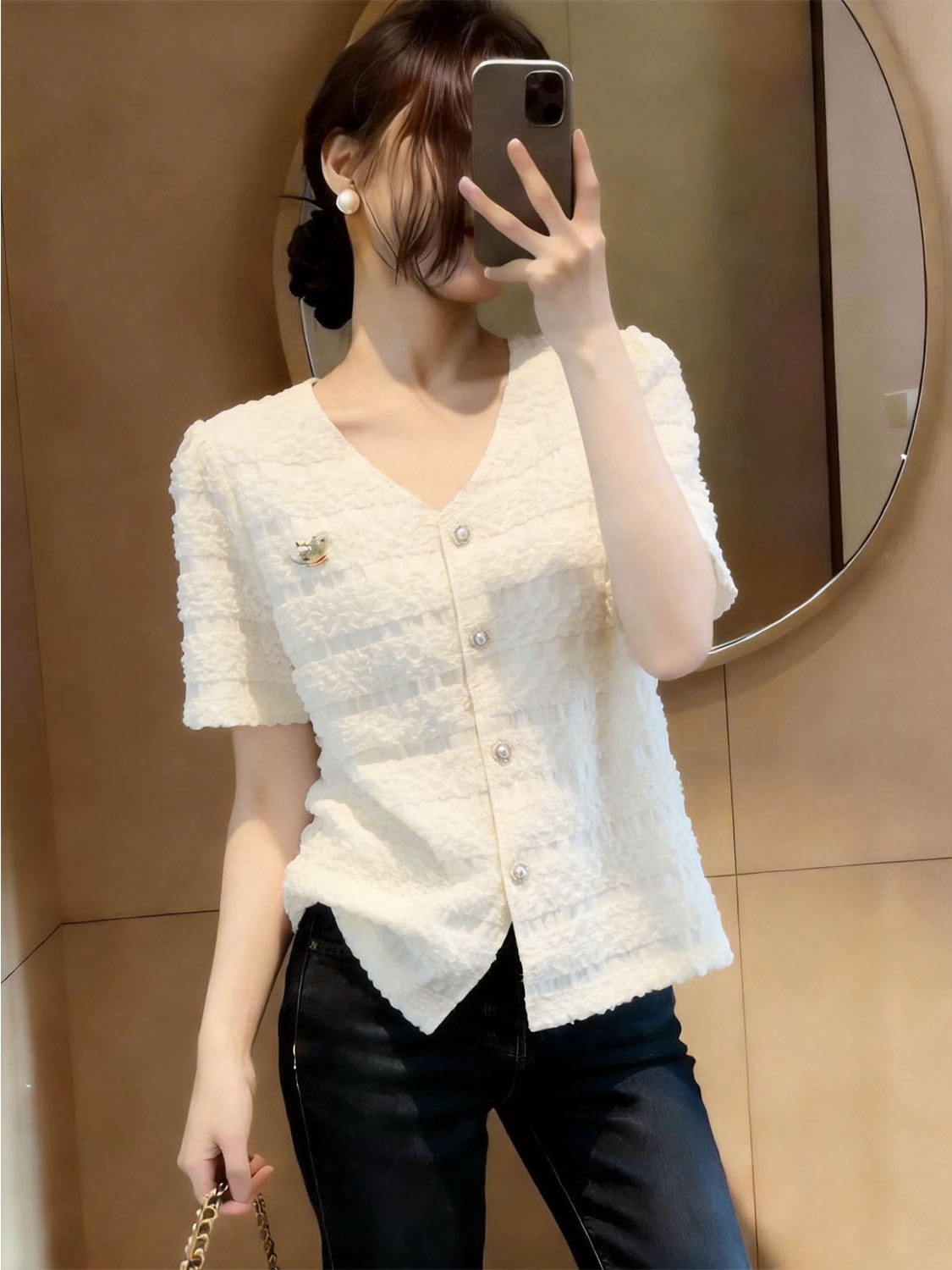 Áo sơ mi nữ cổ V tay ngắn phom suông che khuyết điểm — Màu ảnh