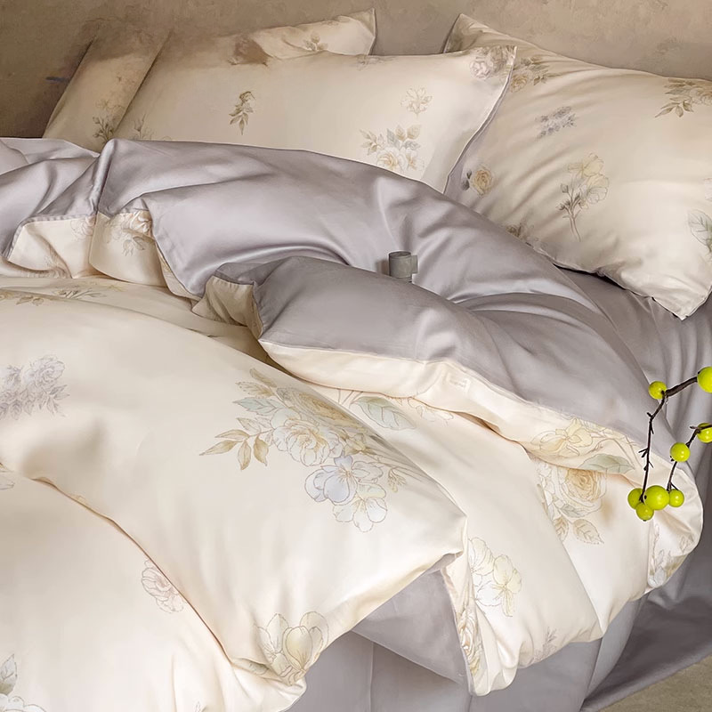 Summer Tensi Juego de cuatro piezas Sleeping desnudo Cubierta de edredón de seda de hielo Juego de tres piezas de sábanas de verano Juego de ropa de cama de alta calidad