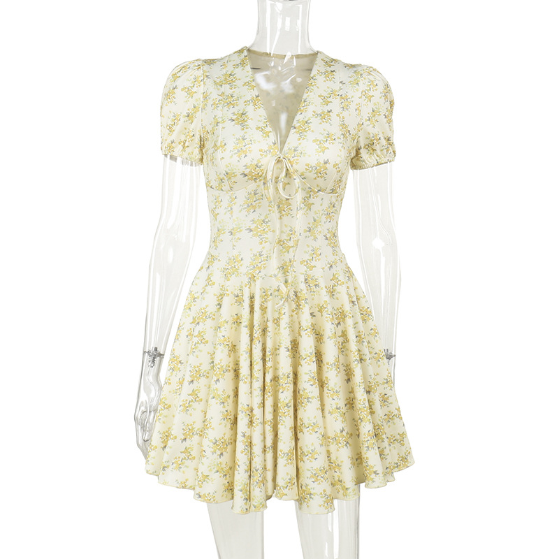 280g Weight Above Knee Dress Length Type Short Sleeve Sleeve Length Floral Dress Dresses Type Spandex, Polyester Fabric Type High Waist Waist Line Casual, Daily Occasion V Neck Neckline Regular Fit Fit Type Ditsy Floral Pattern Summer Season Women's Gender Elegant, Streetwear Style L, M, S Size Wholesale Women's Elegant Streetwear Ditsy Floral Casual Daily V Neck Short Sleeve Floral Dress 10