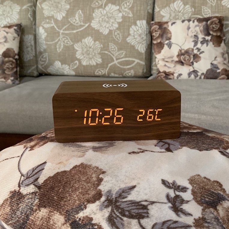 다크 브라운 우드 오렌지 단어