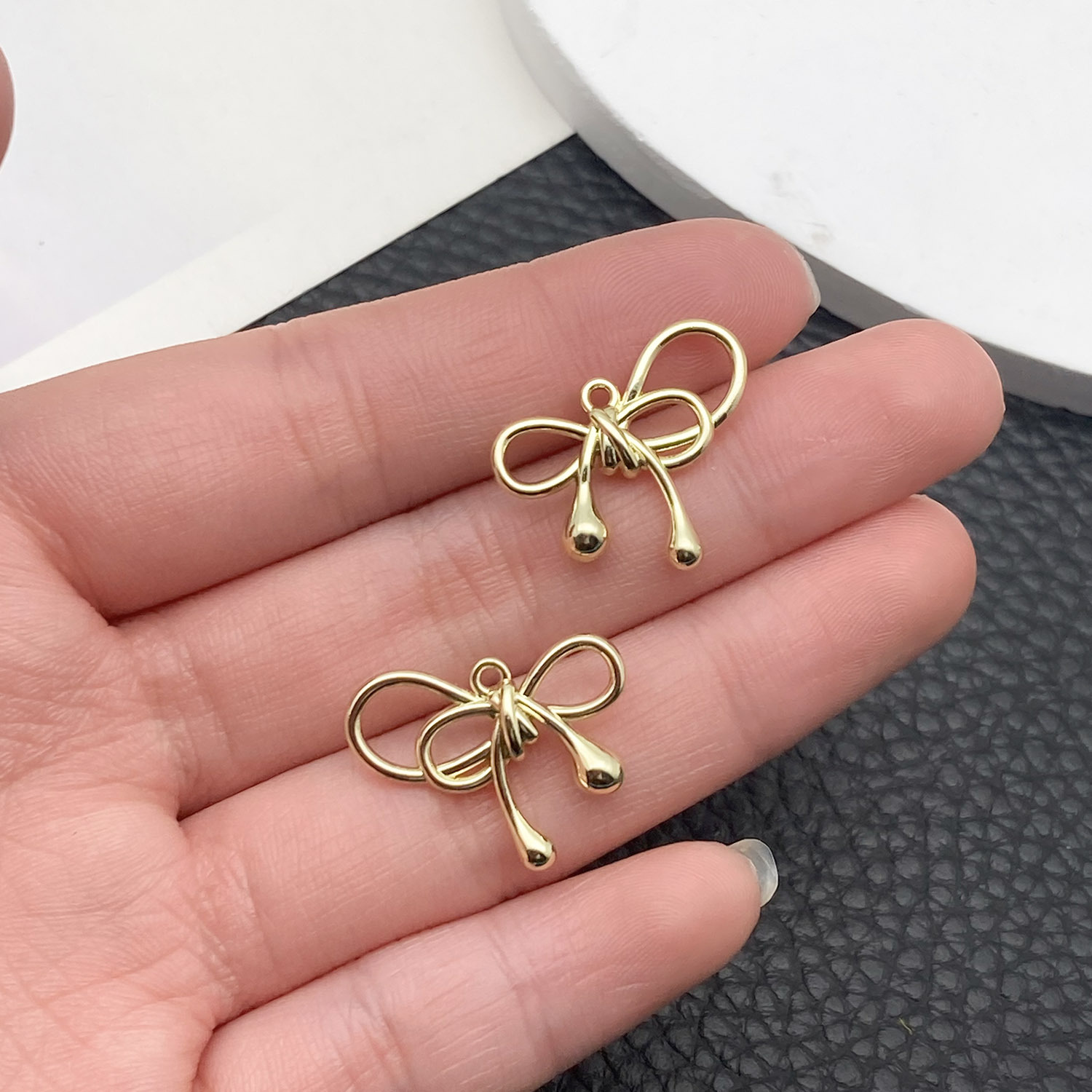 21404-DL-KC金保色锌合金缠绕蝴蝶结17x21mm-