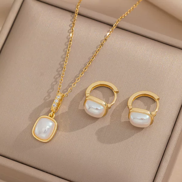 Square Opal Pendant Necklace 2024 New Explosive Women's Light Luxury Niche High-end Clavicle Chain Accessories Ear
