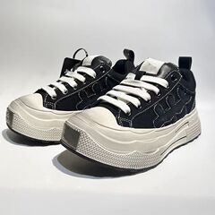 Zhuo Yaoと同じSHOOT BRANDシリーズの耐摩耗性厚底キャンバスブラックホワイトシューズ、女性用トレンディな小さな汚れ