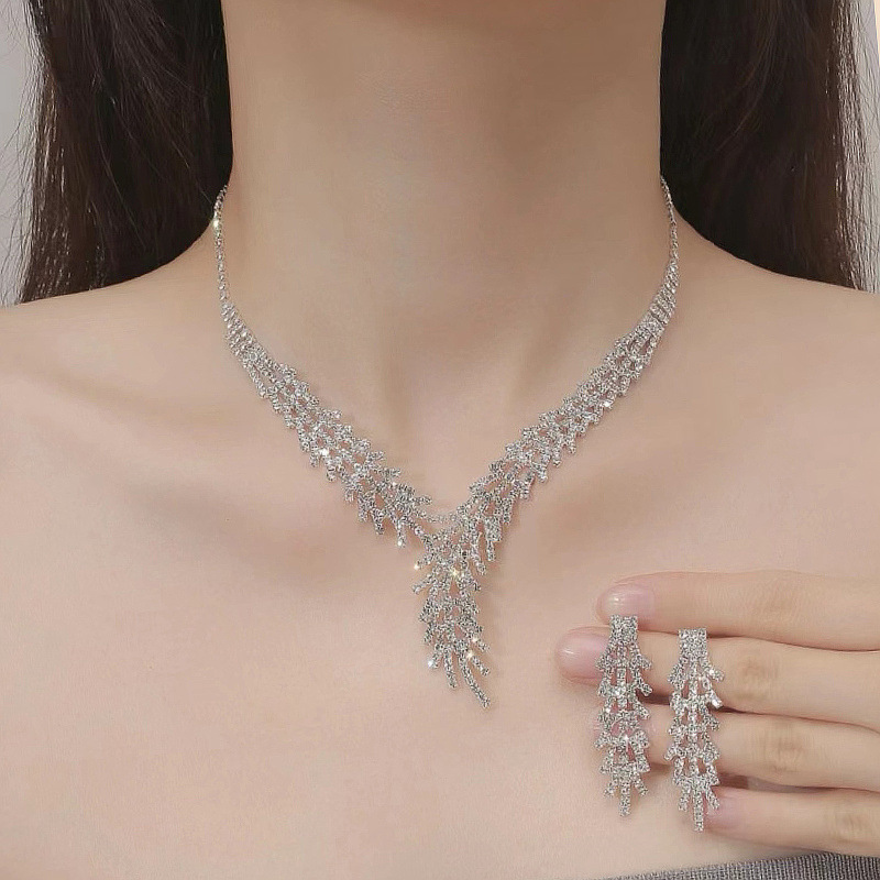1 Juego Moda Geométrico Cobre Embutido Diamantes De Imitación Mujeres Aretes Collar display picture 2