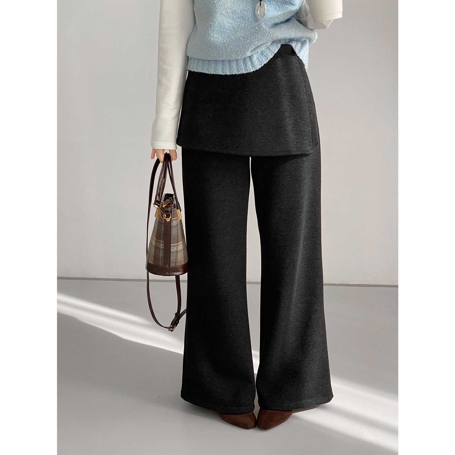 Trendy Korean-Style Fleece-Lined Flared Pants for Women, High-Waisted, Slimming, Wide-Leg Pants E9282