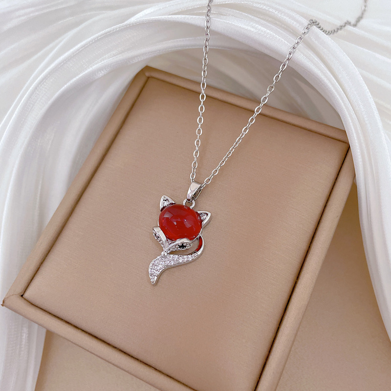 Luxe vos ketting met kristallen voor dames van titanium_voghion.com