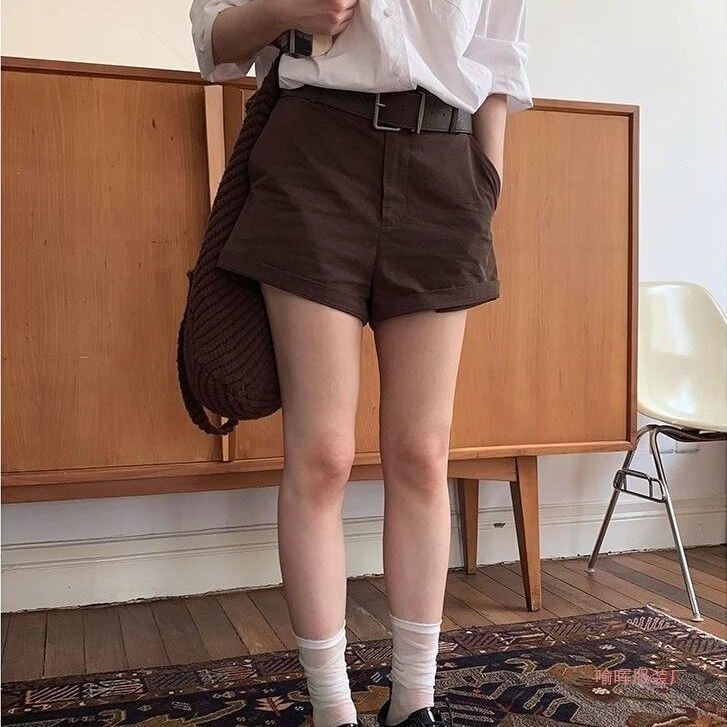 American Retro Slim-Fit Casual Shorts for Women, 2026 Summer New Versatile Brown Straight-Leg Pants, Solid Color Regular Style