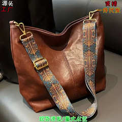 欧米の新型ファッション手提げシングル肩斜めショルダー大容量バケツバッグ純色puファッションシングル肩女性バッグ現物モデル