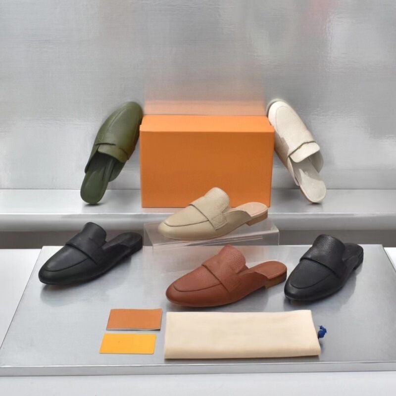 European, American, Middle Eastern, Dubai, Singapore, Malaysia, Turkish letter metal logo flat-bottomed closed-toe mule slippers European, American, Middle Eastern, Dubai, Singapore, Malaysia, Turkish letter metal logo flat-bottomed closed-toe mule slippers