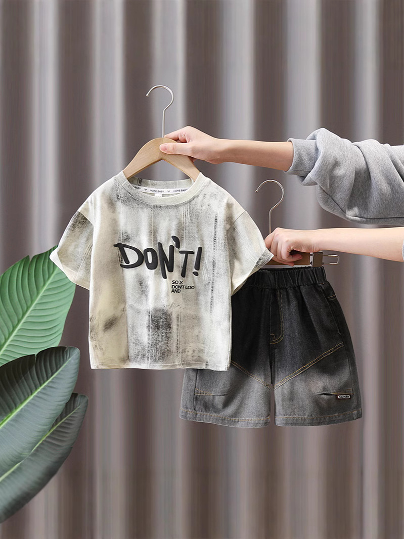 Conjunto de Verano para Niños 7226, Moda 2026, Ropa Infantil Estilo Coreano, Camiseta de Manga Corta, Estilo Veraniego, Conjunto de Dos Piezas, Popular en Internet