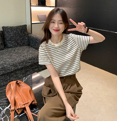 Retro striped short-sleeved T-shirt women's design round neck bottoming shirt  summer loose casual student top trend