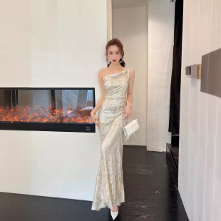 ҹ��ư�KTV�μ�б������Ƭ�_��������܇ģ�������ݳ����Y���@��