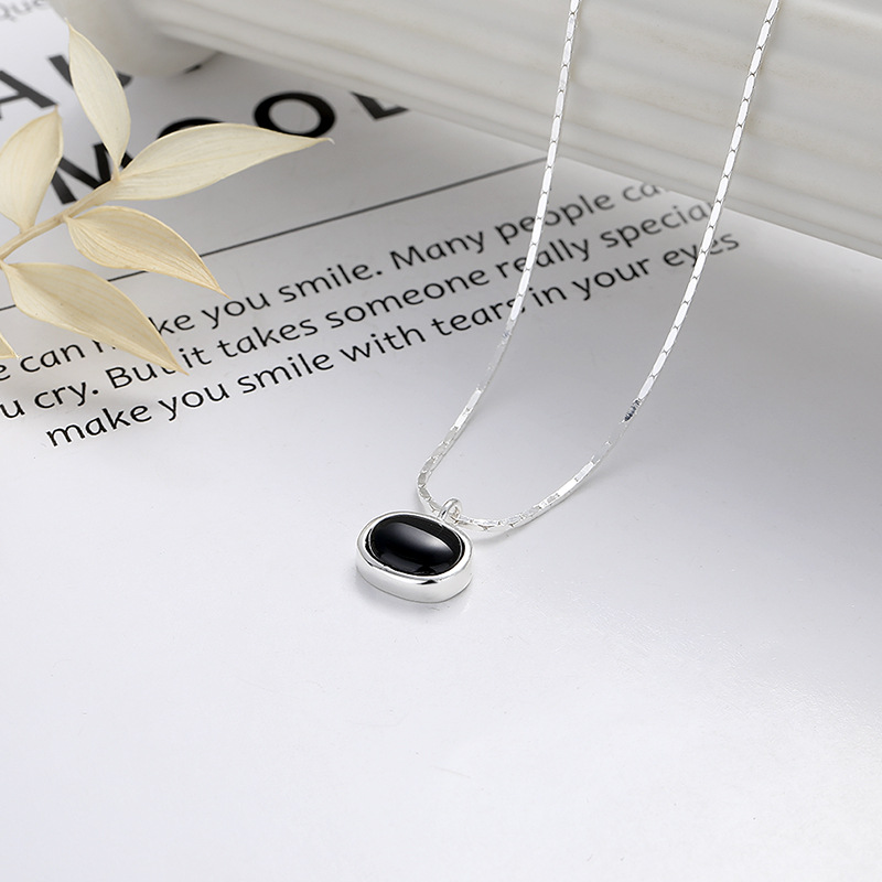 black agate trend necklace