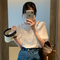 年齢を減らしてシャツの泡の袖のtシャツの半袖の女性の夏のゆったりしている韓国版のデザイン感の小さい大衆の上着はゆったりしています。