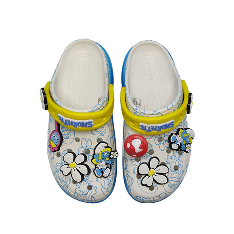Cross Smurf imprimido nubes agujero zapatos y colección de cooperación azul grueso para mujeres sandalias transpirables