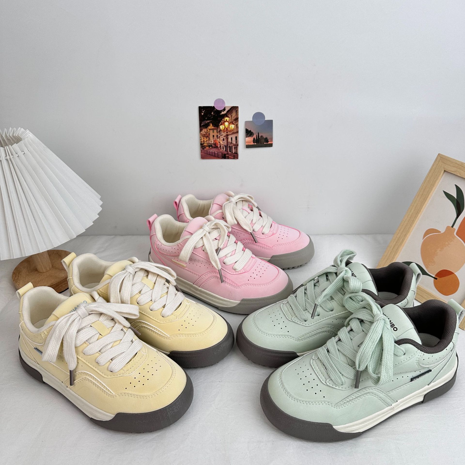 Yuanbo2025 primavera estudiantes nuevos zapatos de skate con zapatos de lona de suela gruesa para mujeres Harajuku estilo de puerto zapatos casuales de mujer