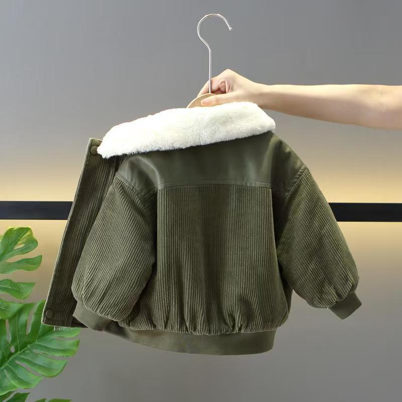 Otoño y invierno 2025 nuevo bebé cool y guapo con ropa de algodón de terciopelo para niños ropa de invierno gruesa ropa de moda extranjera chaqueta de niño
