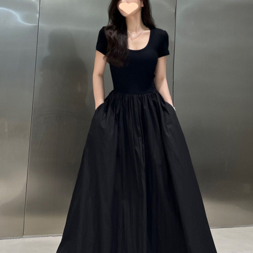 French Audrey Hepburn Style Spring Summer 2025 New Dress Slimming and Elegant High-Waisted Black Long Dress