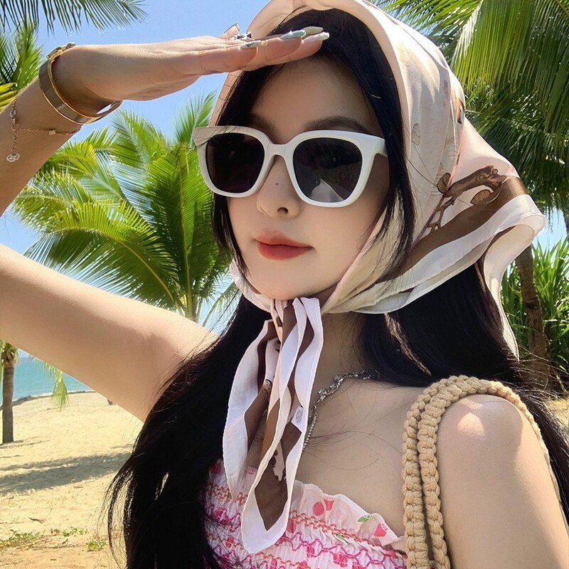 小さな正方形の薄い模擬シルクスカーフ女性のための春と夏の多用途プロフェッショナルウェアアクセサリースカーフ気質シルクスカーフヘッドバンド|undefined