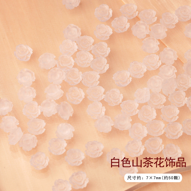 透白色山茶花饰品