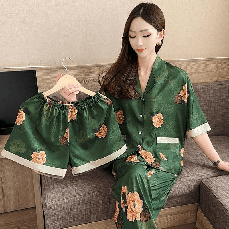 Al por mayor transfronterizo de tres piezas super suave forjado verano suave hilo de hielo suave cuatro lados rebote flor impresa pijama de mangas cortas para mujeres