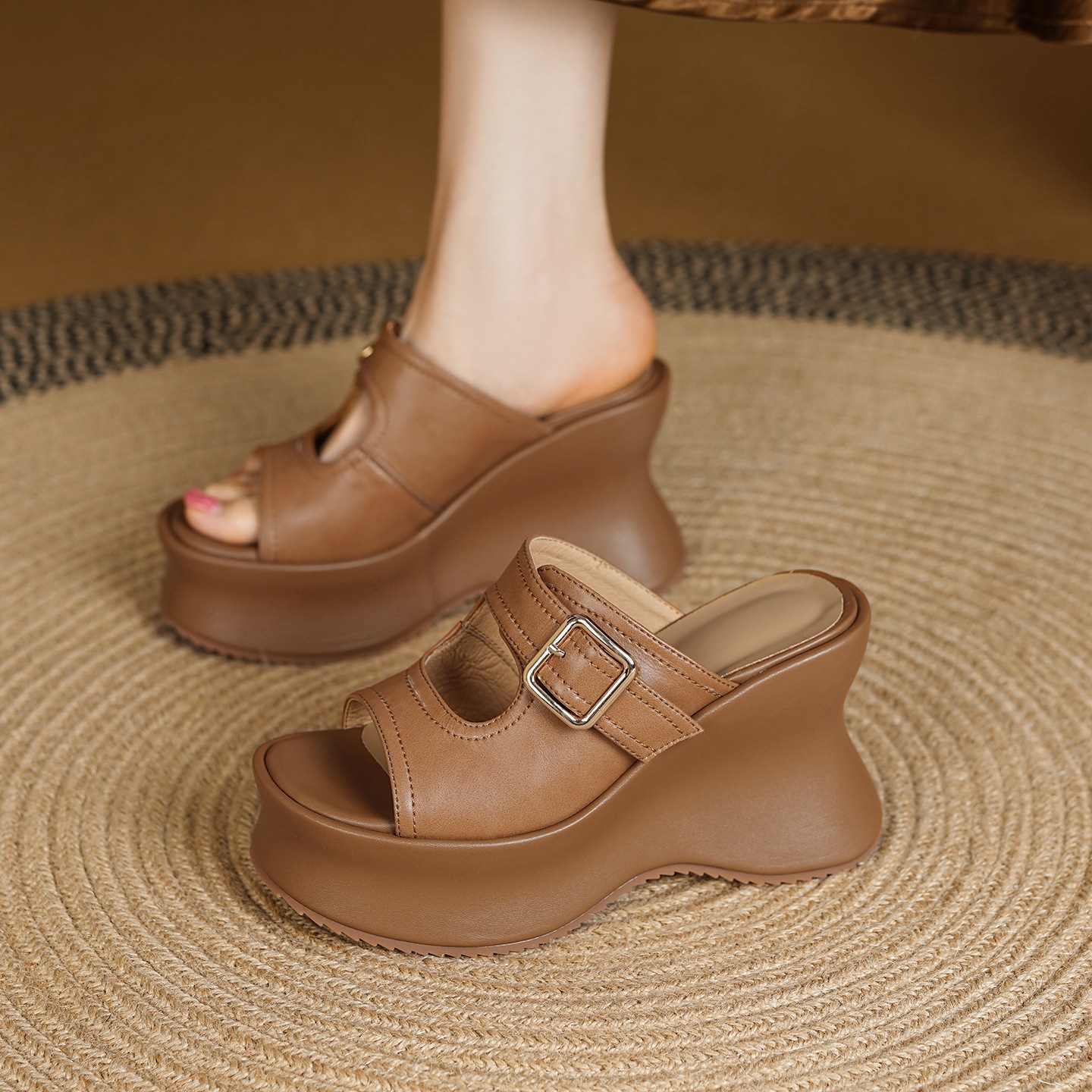 Sandal hở mũi nữ đế xuồng cao gót 9 cm quai ngang khóa móc da bò — màu nâu