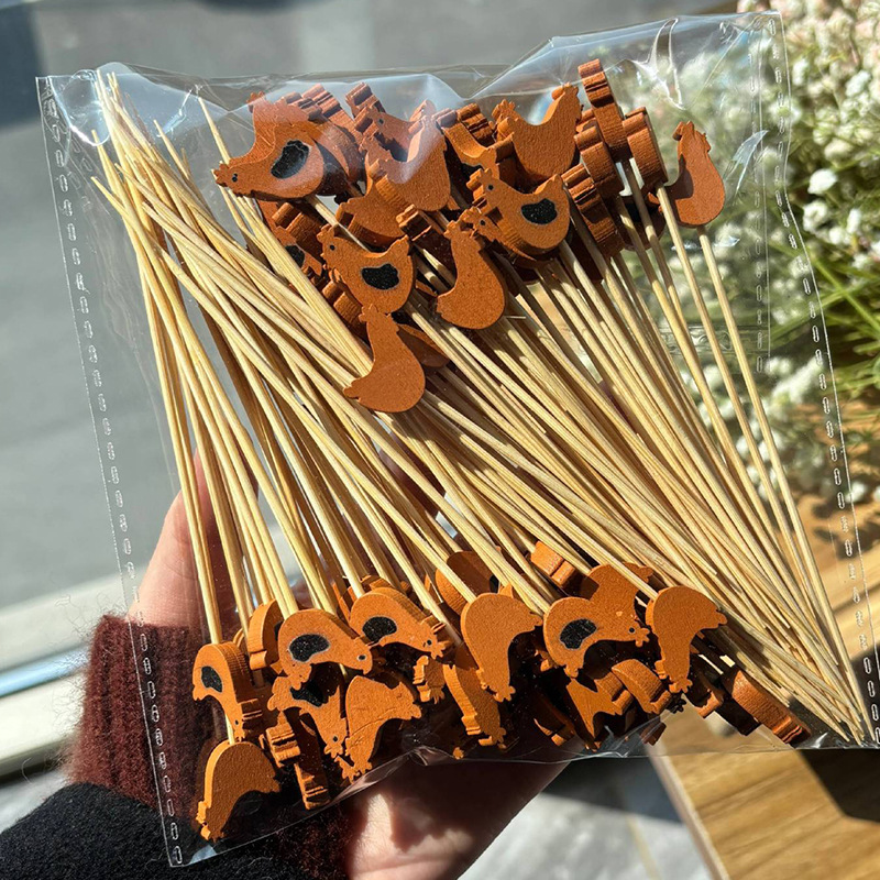 Nuevo producto decoración palo de bambú 100 piezas/paquete de fruta de dibujos animados lindo palo de bambú palo de hamburguesa palo de cóctel palo de bocadillo Amazon