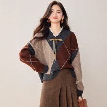 复古法式蕾丝拼接v领毛衣女2024秋冬款慵懒风菱格宽松长袖针织衫