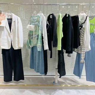 25秋款新作时尚个性风卫衣上衣风衣外套裤裙品牌折扣抖音快手货源