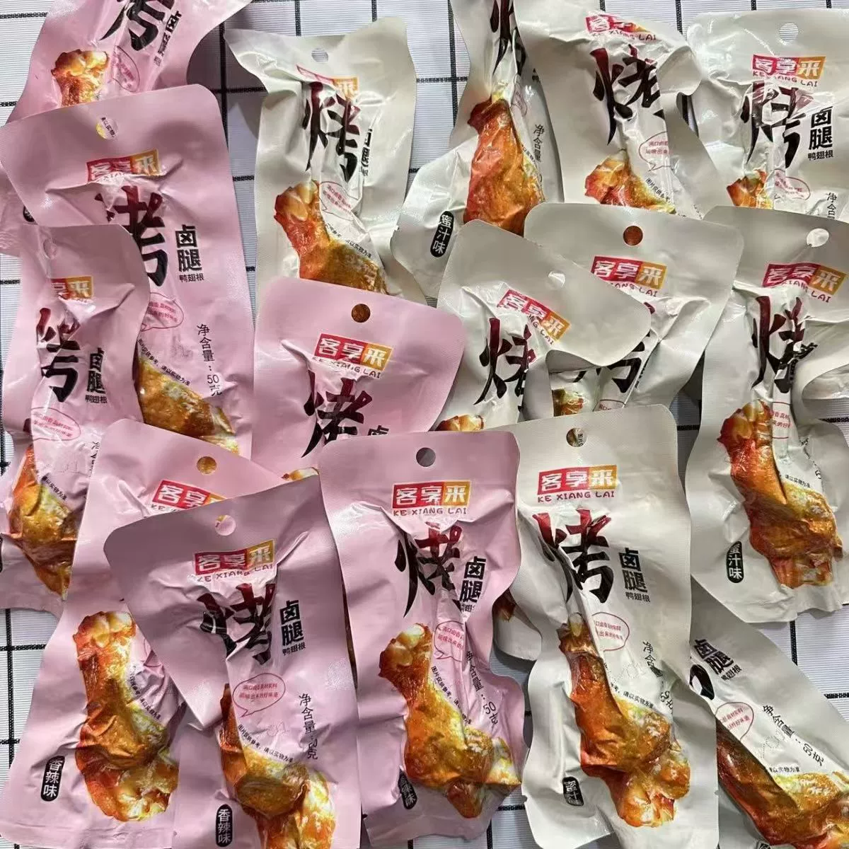 50 г жареного мяса из ног, жареные куриные ножки, утиные крылышки, утиные ножки, закуски из тушеного утиного мяса, готовые к употреблению тушеные блюда коммерческого производства, острый вкус