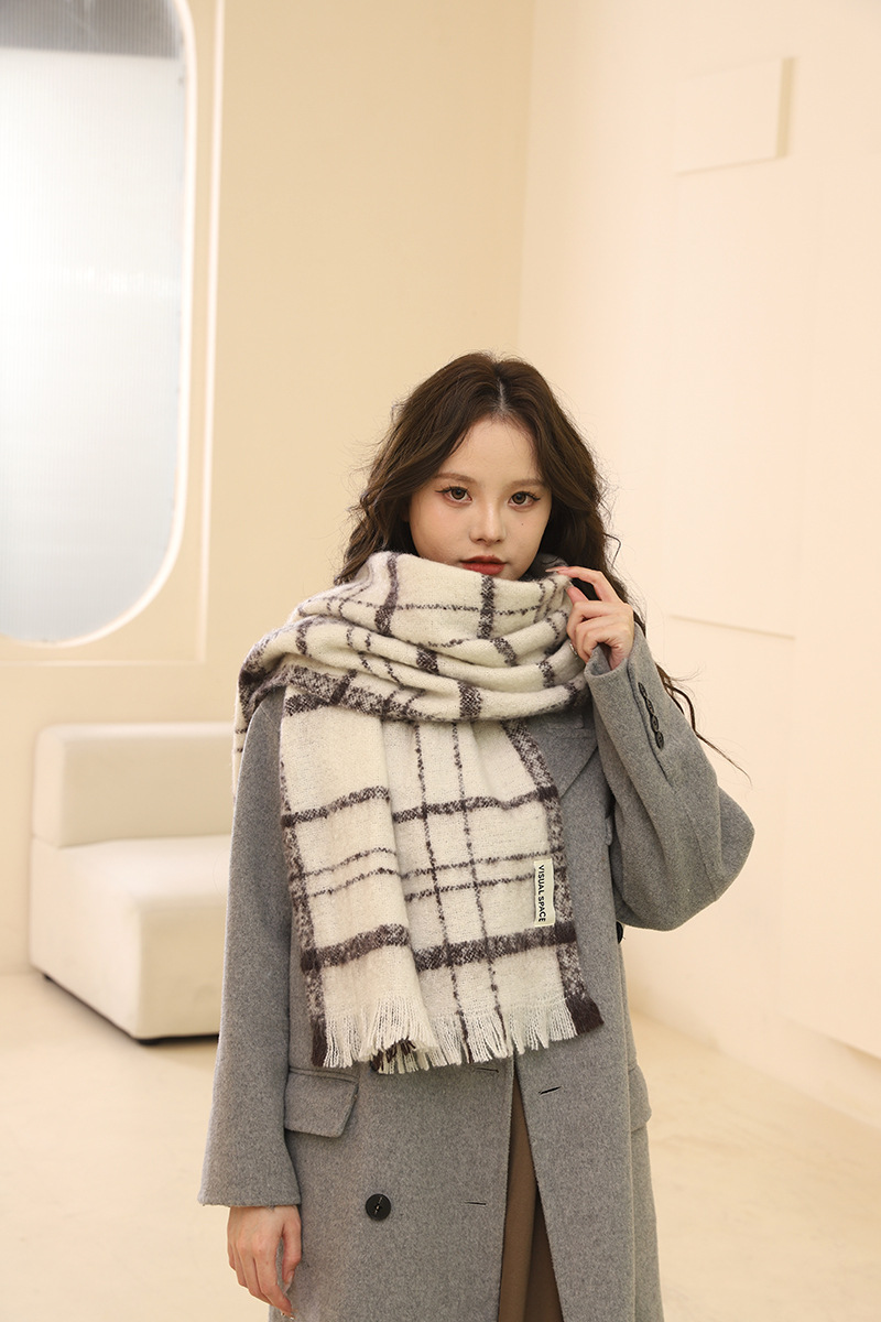 Écharpe pour fille hiver 2024 nouvelle écharpe à pompon polyvalente haut de gamme version coréenne, châle chaud et épais, beige tendance_voghion.com