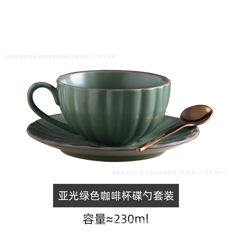 Cerámica vintage tazas de café y platos set hotel de la tarde tazas de té de flores en tazas de flores regalos al por mayor