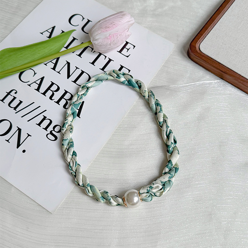 Collar de perlas de hebilla de atracción primavera y otoño verano decoración de cuello pequeña bufandas de mujer camisa de pañuelo de seda girada al por mayor