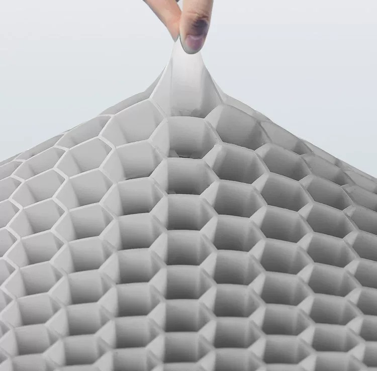 Thickened car seat cushion, summer honeycomb gel ice silk universal office seat cushion, silicone breathable cooling pad for trucks