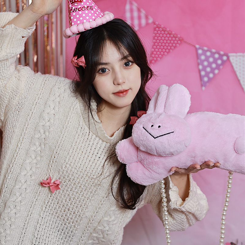 Source Promotion: a Collaboration Edition of a Soft Plush Pearl Rabbit Crossbody Bag, Street Fashion