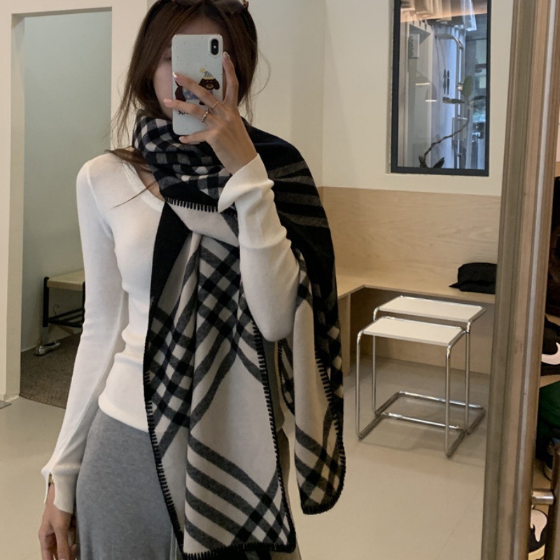 Scarves in the Same Style as Jun Ji-Hyun, Classic Plaid Pattern for Women, Winter and Early Autumn Korean Version, Black and White Long Scarf Shawl, Warm and Suitable for Wholesale
