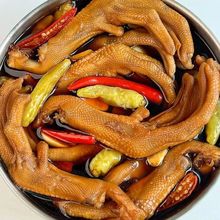 广西泡椒鸭掌酸辣鸭爪香辣鸭脚零食即食办公室小吃休闲卤味食品厂