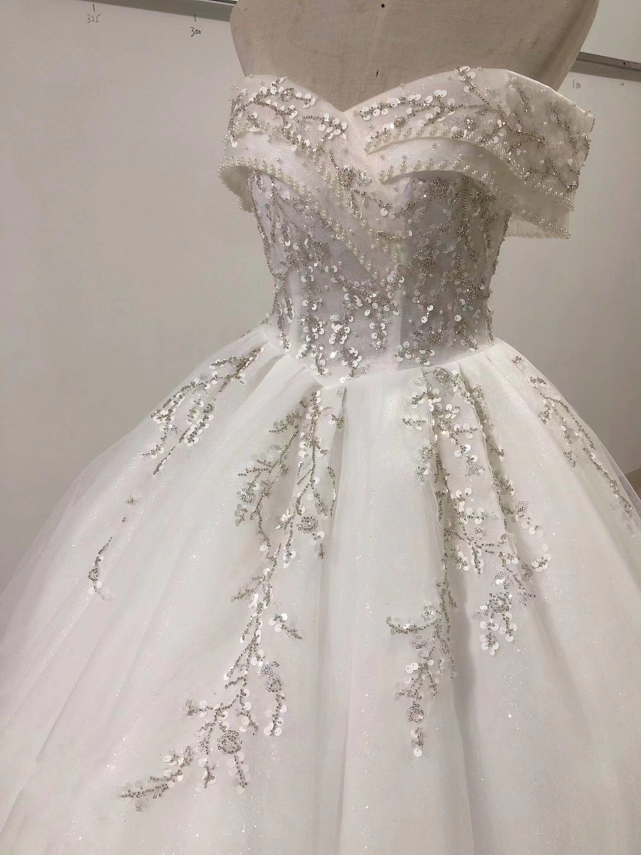 Vestido de novia con hombros descubiertos, nuevo estilo 2026, elegante y adelgazante, estilo francés de hadas con cola de cielo estrellado y dobladillo grande. image 7