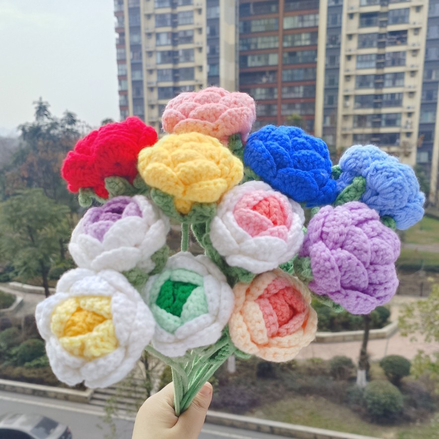 Purely handmade wool crocheted gradient rose single bouquet Valentine's Day Mother's Day creative gift