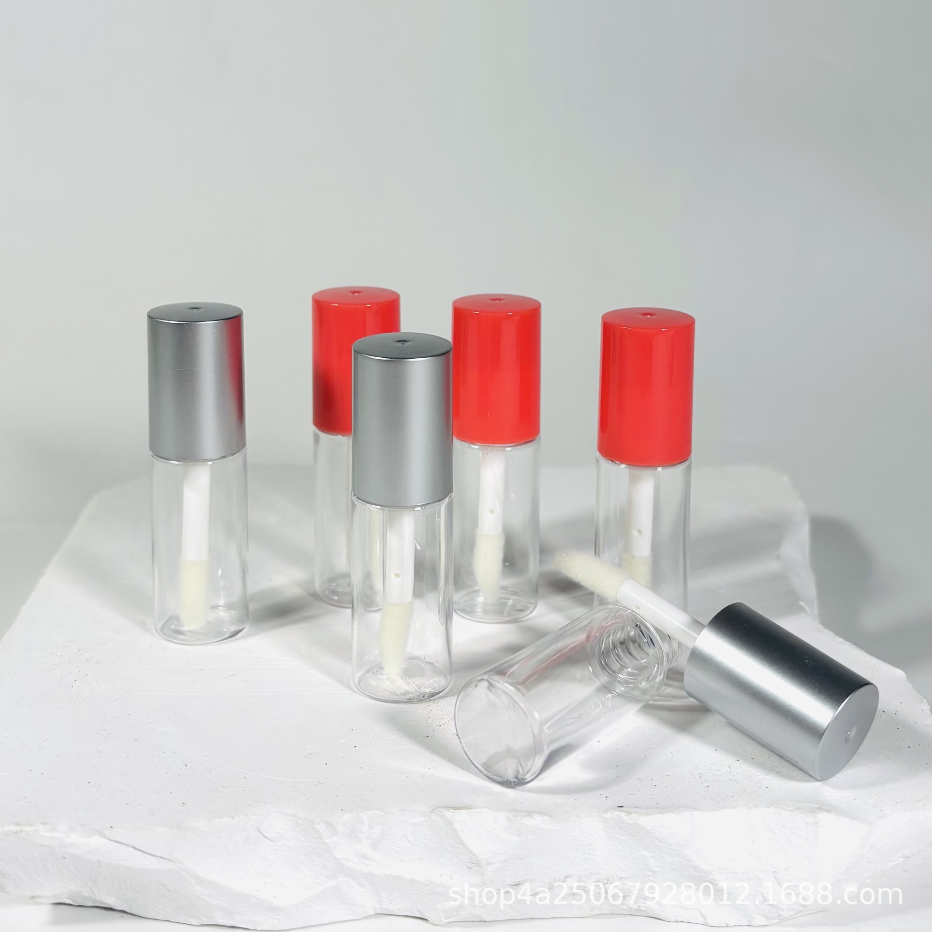 Venta directa de fábrica mini muestra botella dividida pequeña botella redonda tubo redondo pequeño esmalte de labios delineador de ojos botella de aceite paquete de bricolaje soplado 3ml