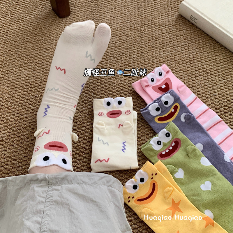 Clownfish two-toe socks, funny abstract cartoon mid-calf split-toe socks, cute and versatile, cool fish design, seamless women's slouch socks Clownfish two-toe socks, funny abstract cartoon mid-calf split-toe socks, cute and versatile, cool fish design, seamless women's slouch socks