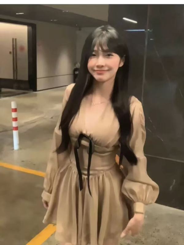 法式气质蝴蝶结拼接V领长袖连衣裙女秋小众褶皱修身白色短裙女装|undefined