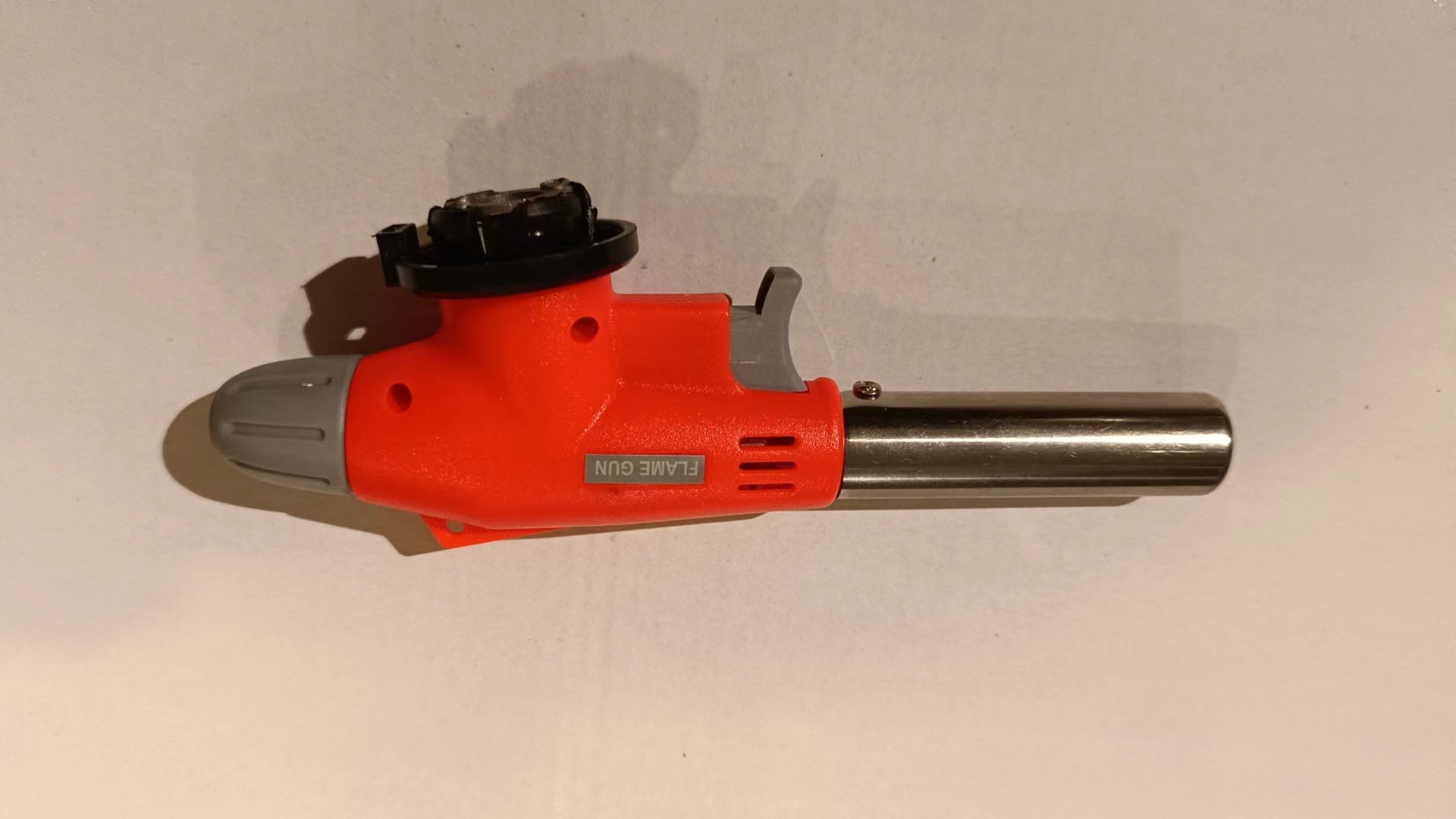 Красный серый