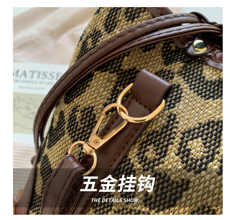 Fashion Small Bag Female New Fashion Autumn And Winter Retro One-shoulder Messenger Bag display picture 26