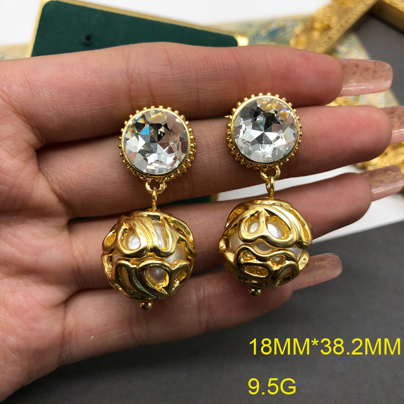 15g Weight Artificial Gemstones Inlay Material Drop Earrings Classification 1 Pair Quantity Retro Ball Artificial Pearl Alloy Plating Inlay Artificial Gemstones Women's Drop Earrings