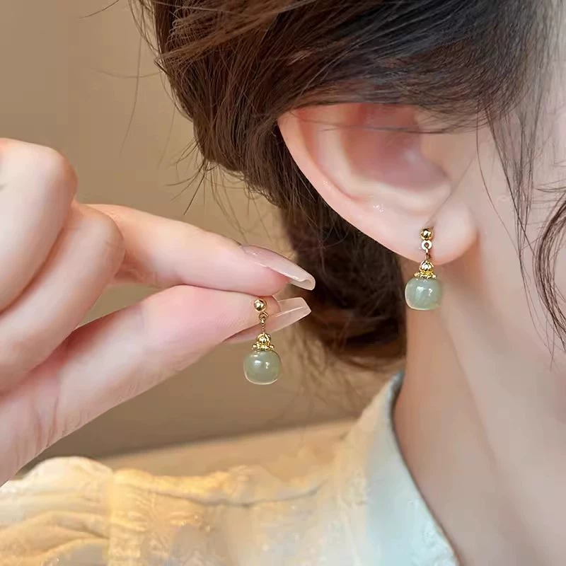 Brand universal small earrings from pearl