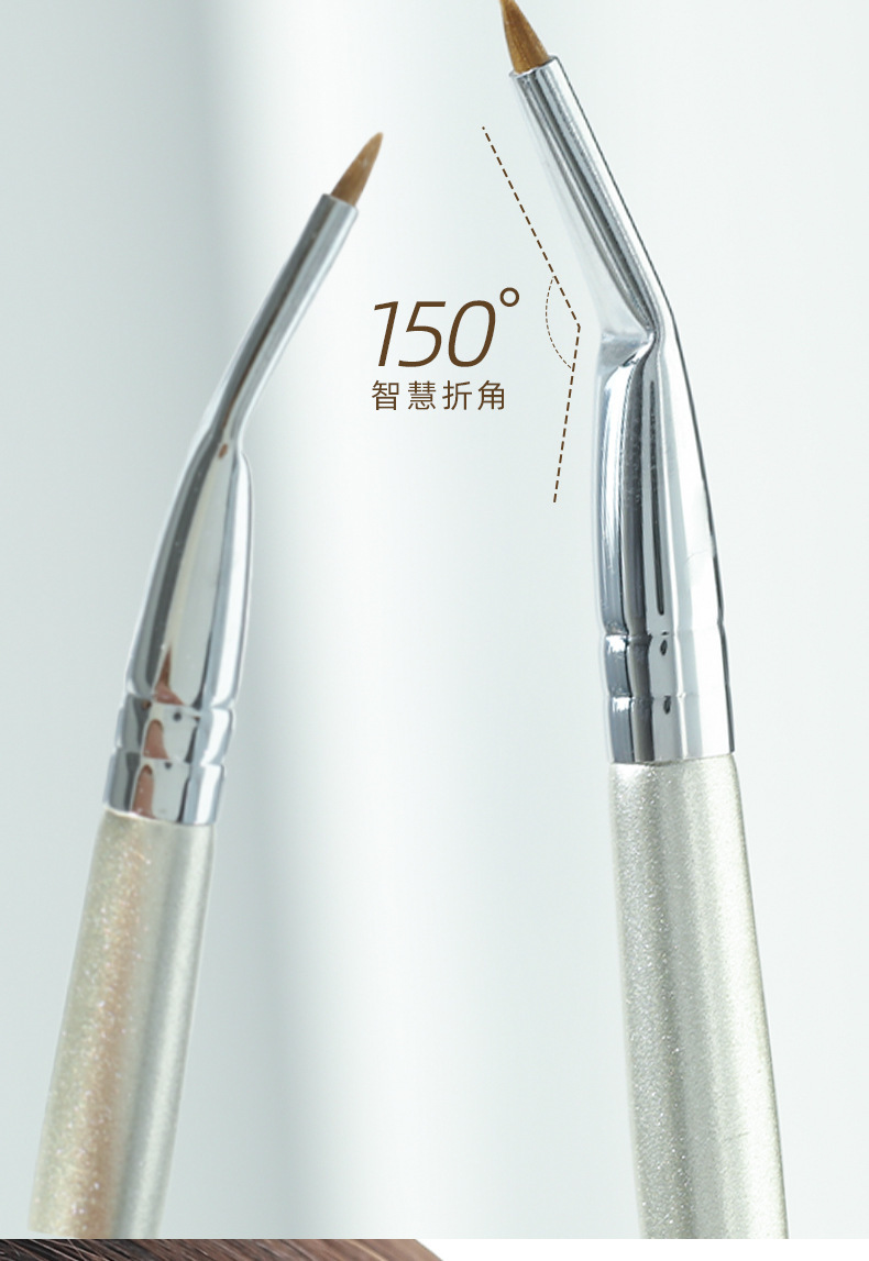 This is the same style of Guo Xiaoniu's corner-folded eyeliner brush, which is used for fine painting of the eye details from the lower eyelid to the tear trough. It is specially designed for makeup Specification drawing