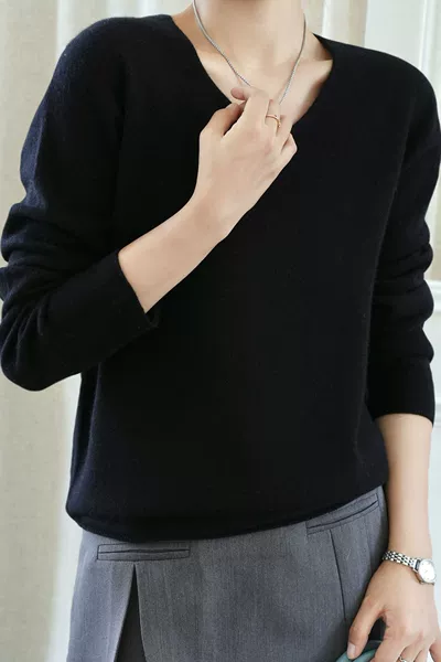 Black (V -neck)
