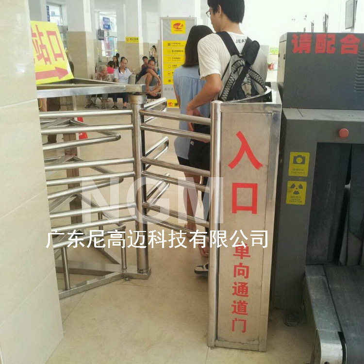 铁路车站入口单向通道门三排立式挡臂旋转栅栏滚轴手动单象梳状門